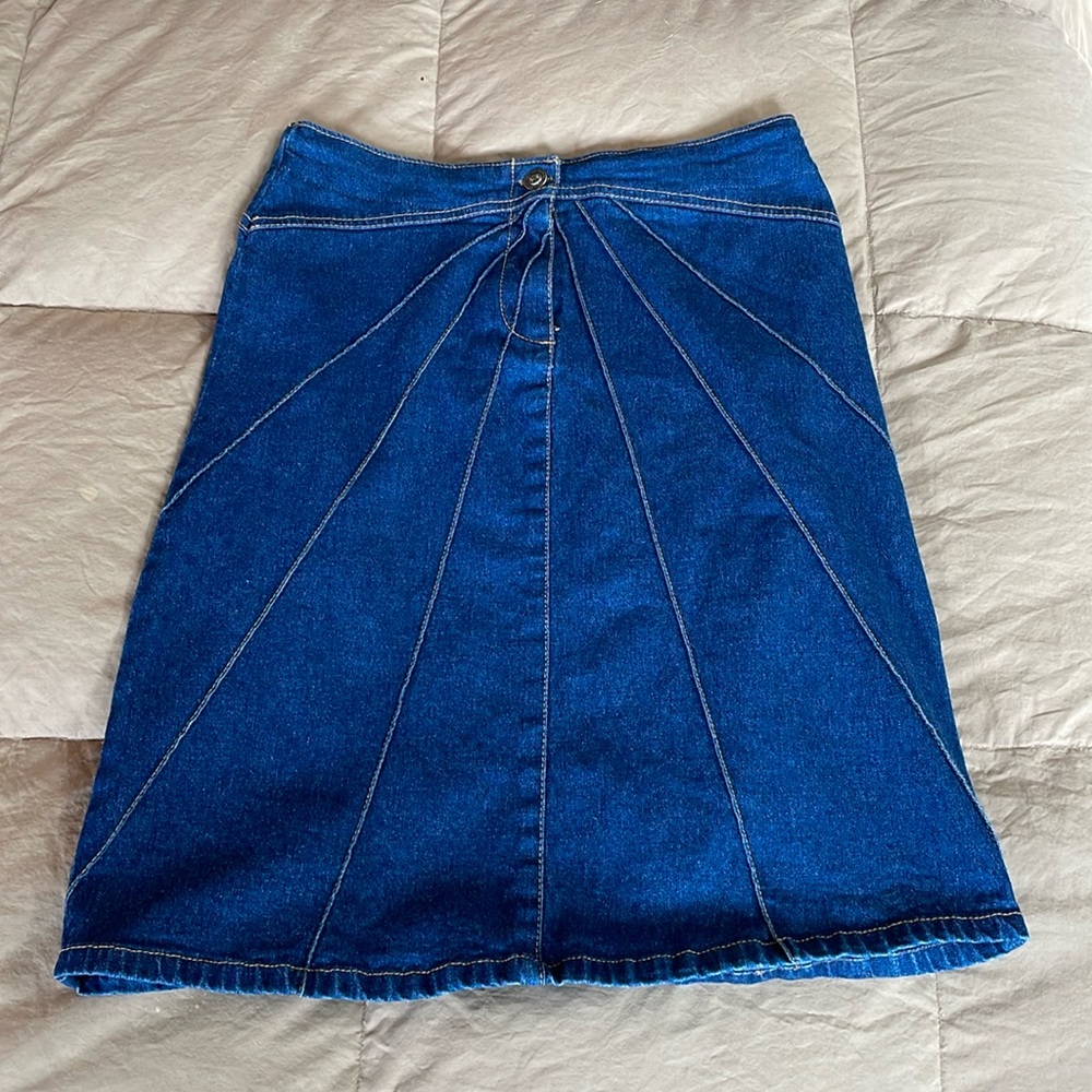 Super cute Jean skirt!